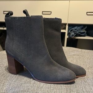 New Violet and Red Meaghan Grey Suede Boots Size 8